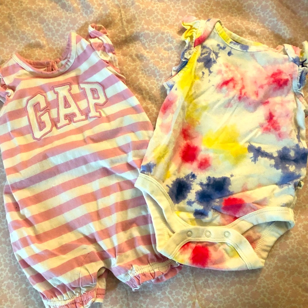 Gap 0-3 bodysuits